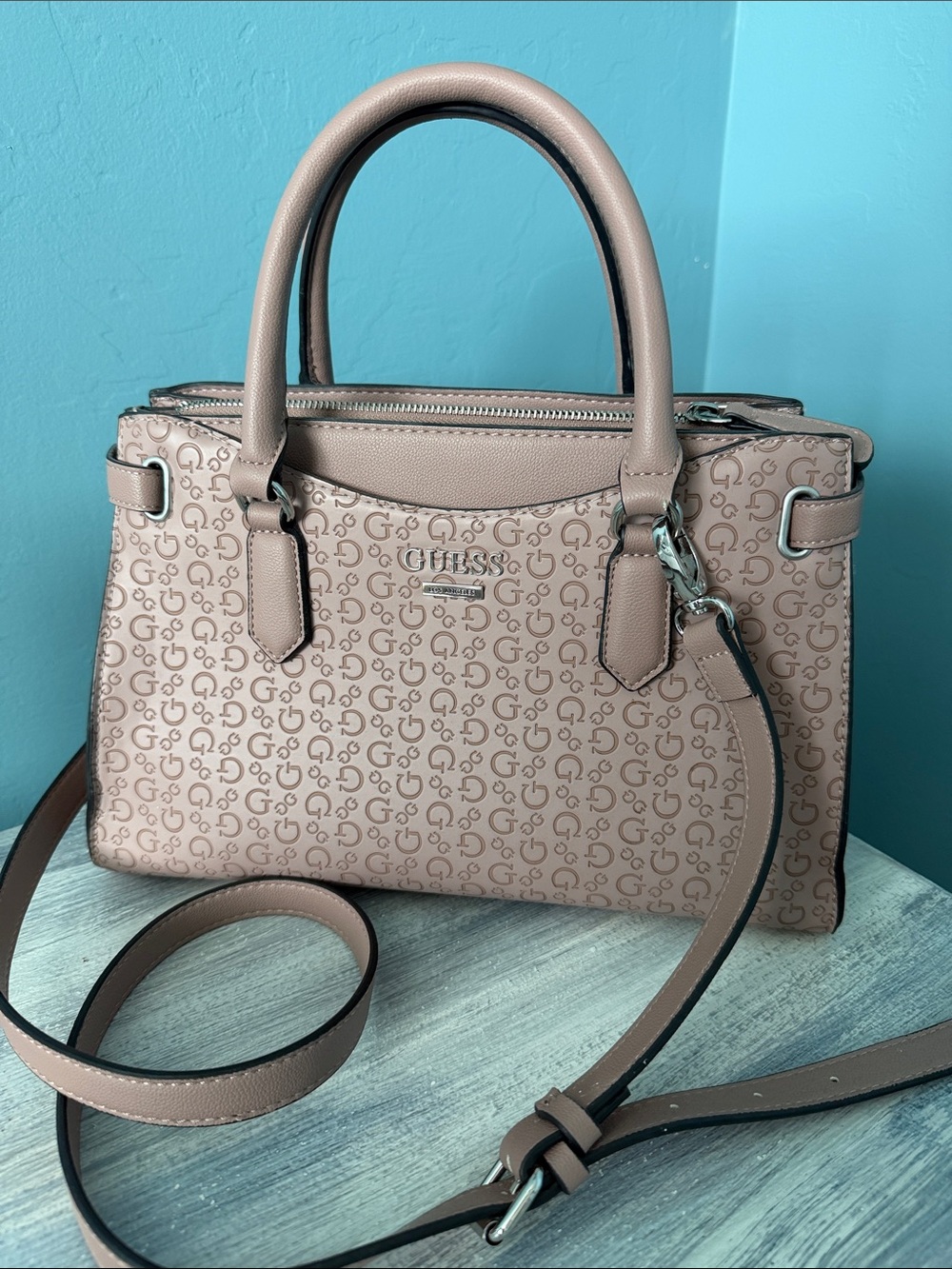GUESS Women’s Dixon Light Mauve Pink Logo Print Handbag Purse Crossbody Bag